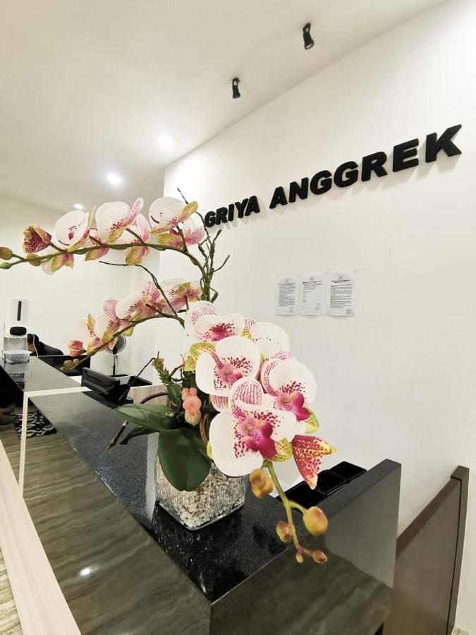 Hotel Griya Anggrek Trenggalek Exterior foto